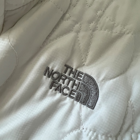 The North Face Women's Puffer Jacket - Picture 7 of 10